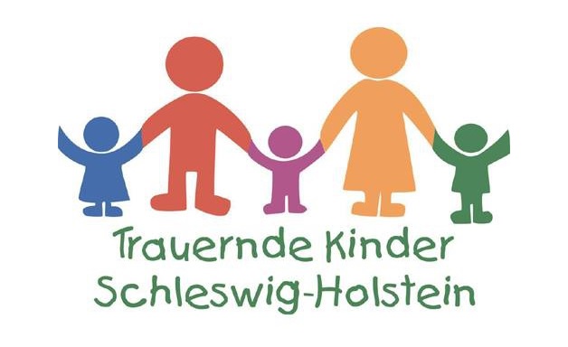 Der Namensschriftzug und fünf Figuren, zwei Eltern und drei Kinder, die sich bei den Händen halten 